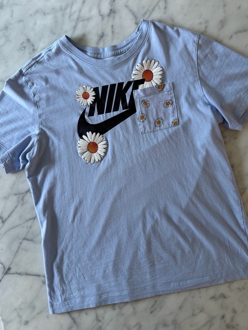 The Nike Tee  NIKE SPORTSWEAR "Daisy Pocket Tee" - Men’s Size Medium